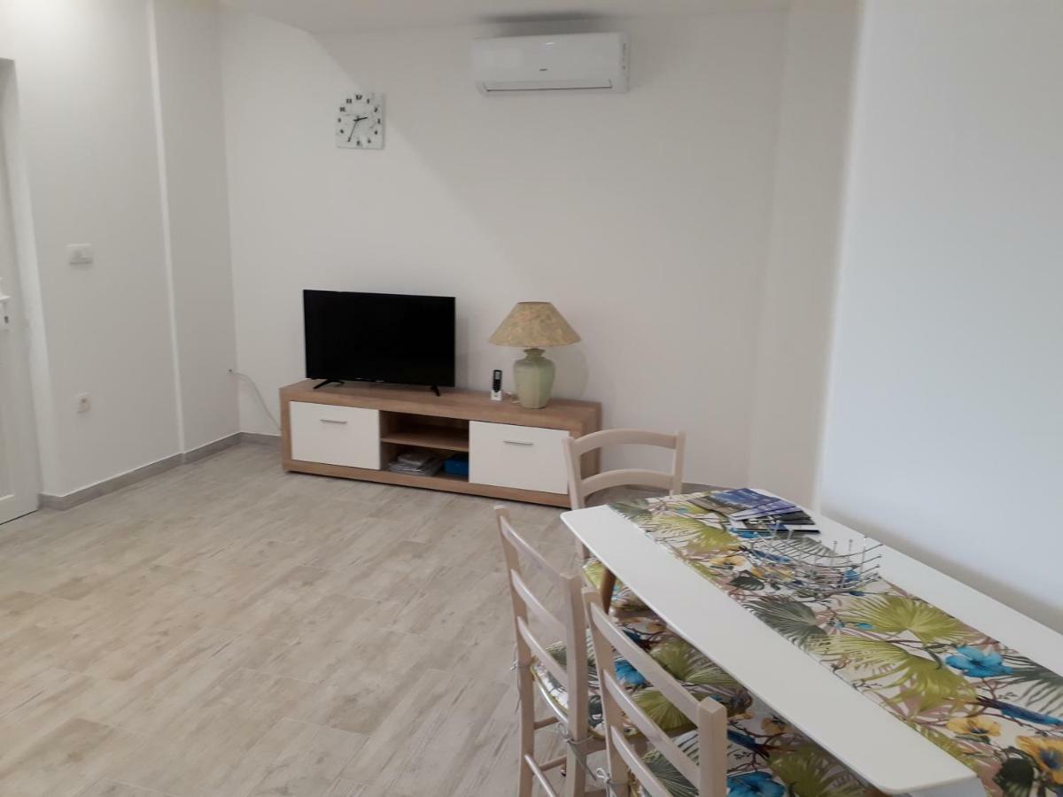 Apartments Roko Кострена Екстер'єр фото
