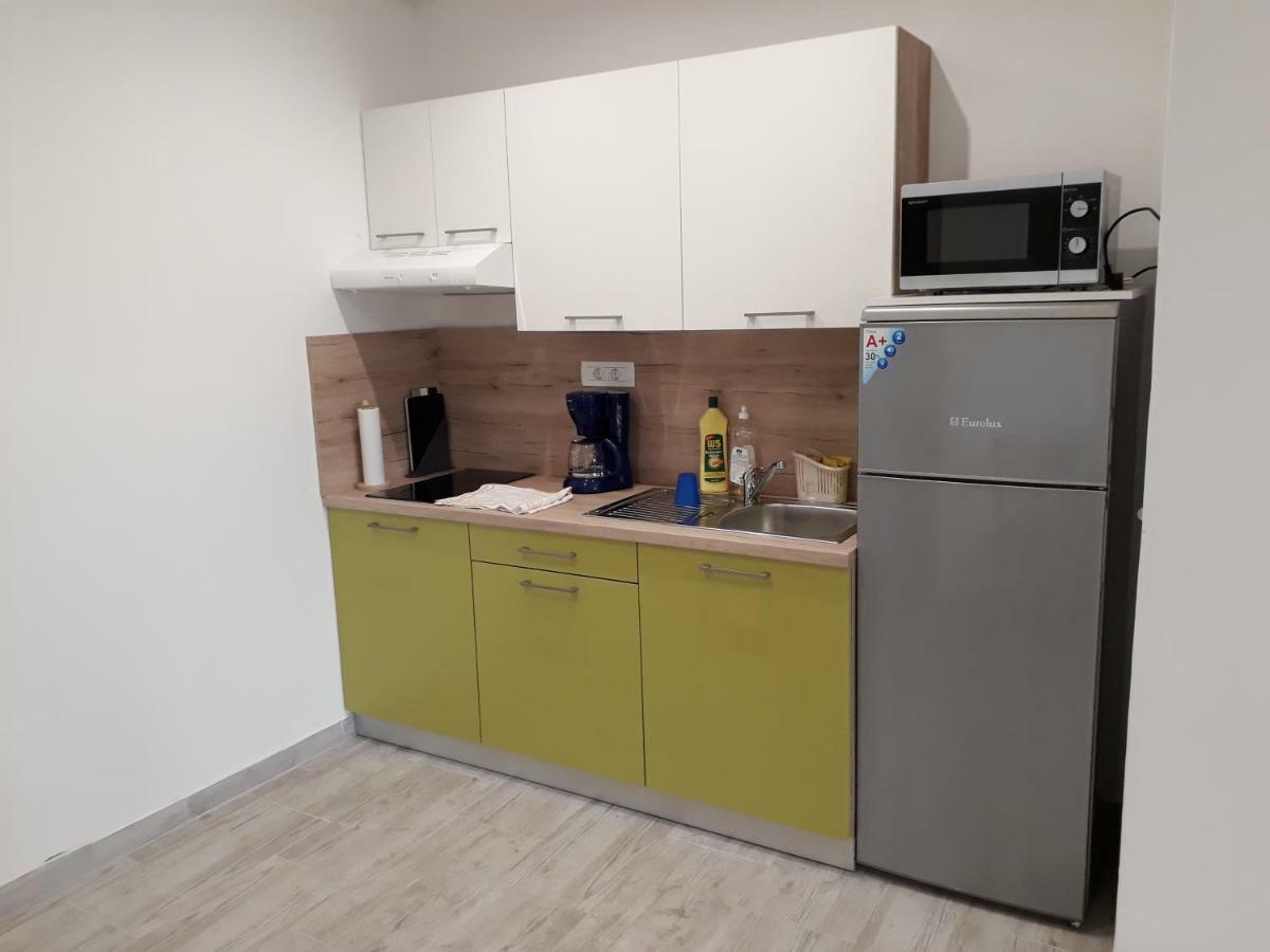 Apartments Roko Кострена Екстер'єр фото